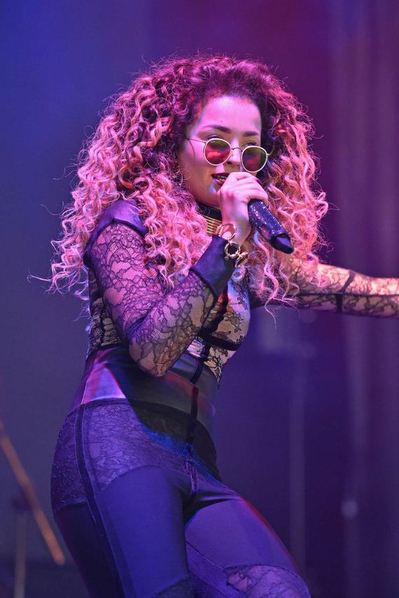 Ella-Eyre -V-Festival-Day-2